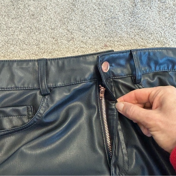 Zara Black Faux Leather Pleather Vegan Cropped Mini Flare Trousers pants 4 NWOT - Picture 4 of 12